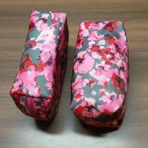 Set of Two Makeup Pouch / Bag Floral - Picture 5 of 6